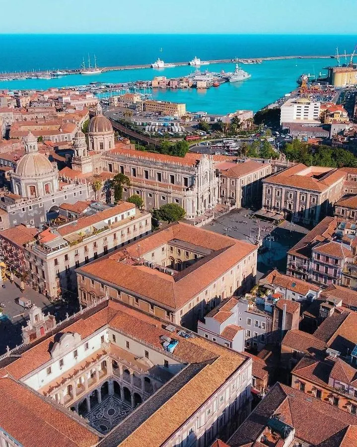 Central Suites Catania 2*,